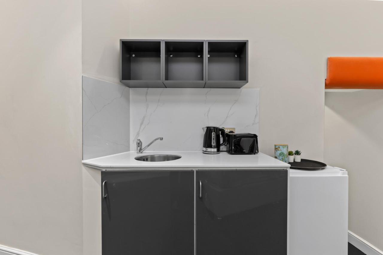 Modern Studio Flat Londen Buitenkant foto