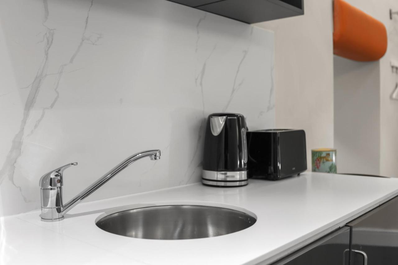 Modern Studio Flat Londen Buitenkant foto
