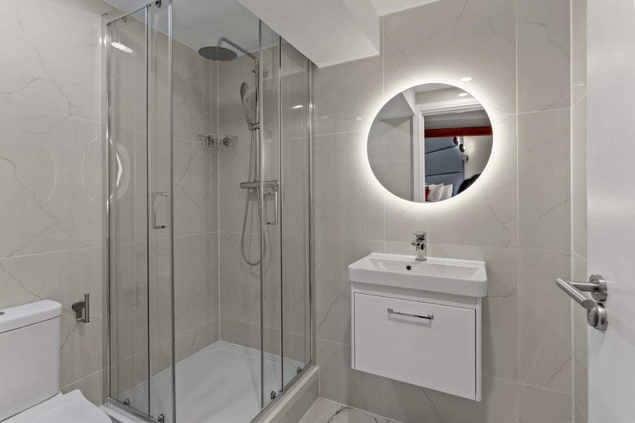 Modern Studio Flat Londen Buitenkant foto